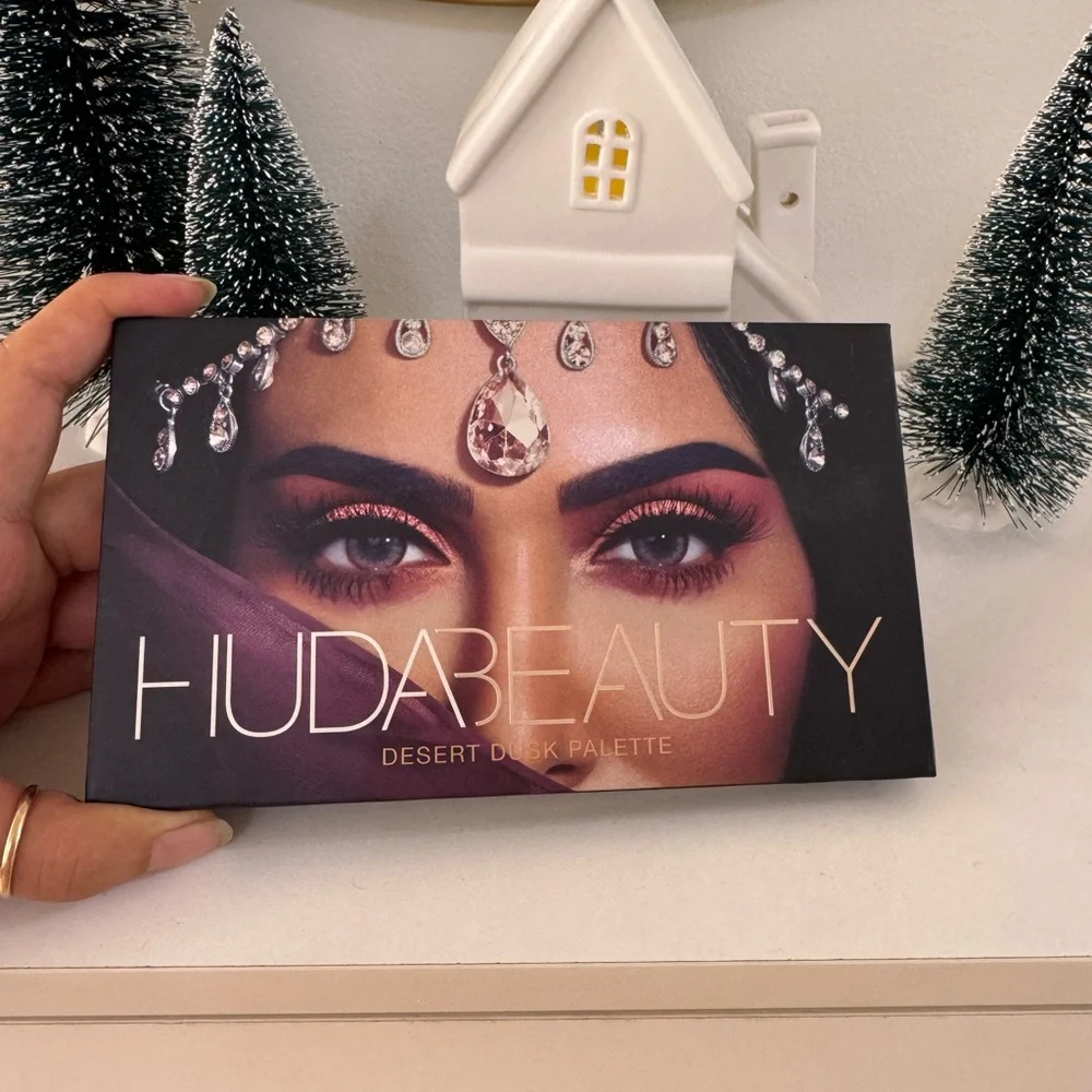 HUDA BEAUTY discover bold